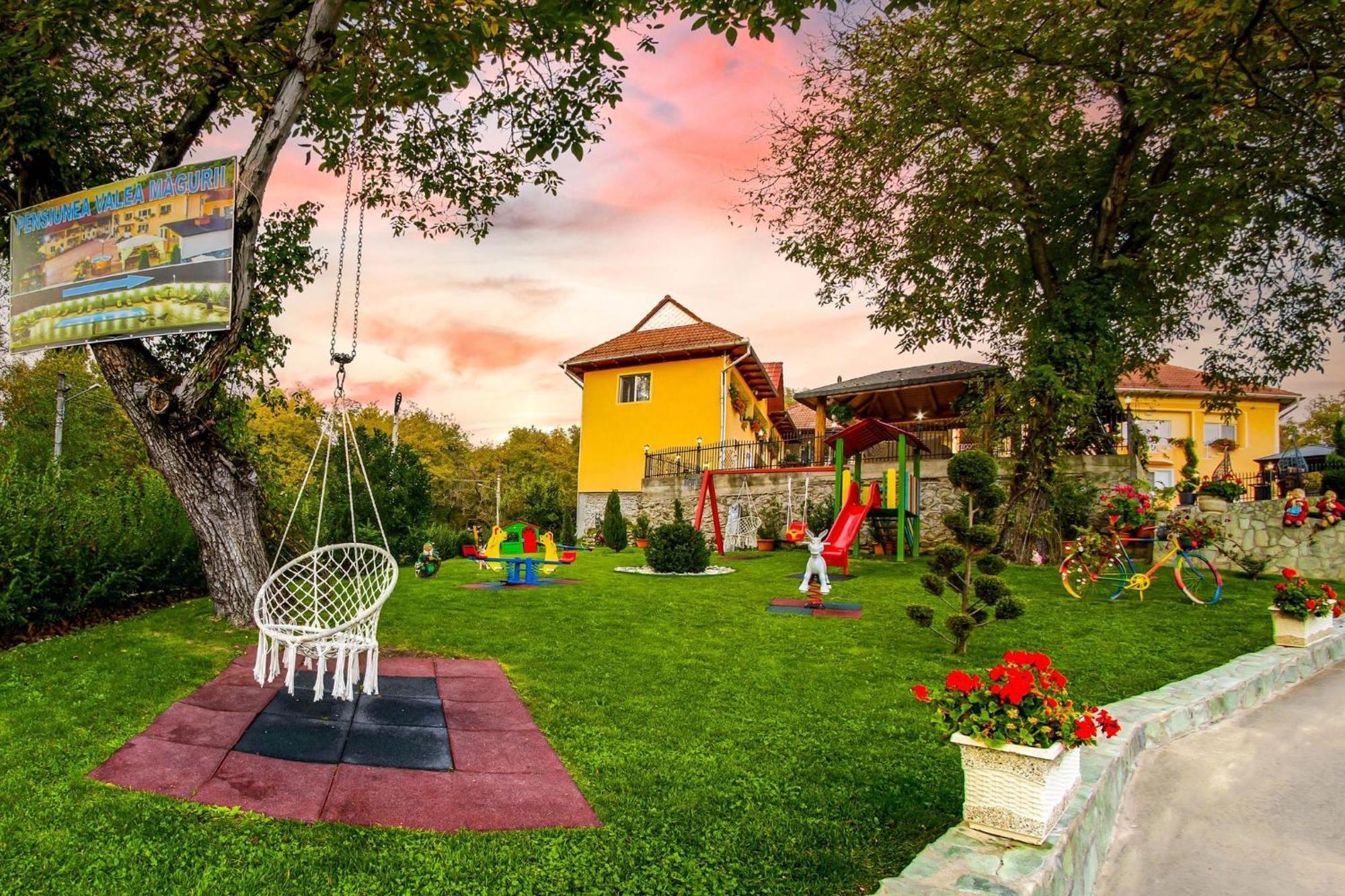 Valea Magurii Hotel Novaci Străini Exterior foto